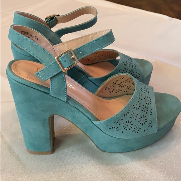 Block Heel Platform Vegan Suede Sandal - Picture 4 of 8